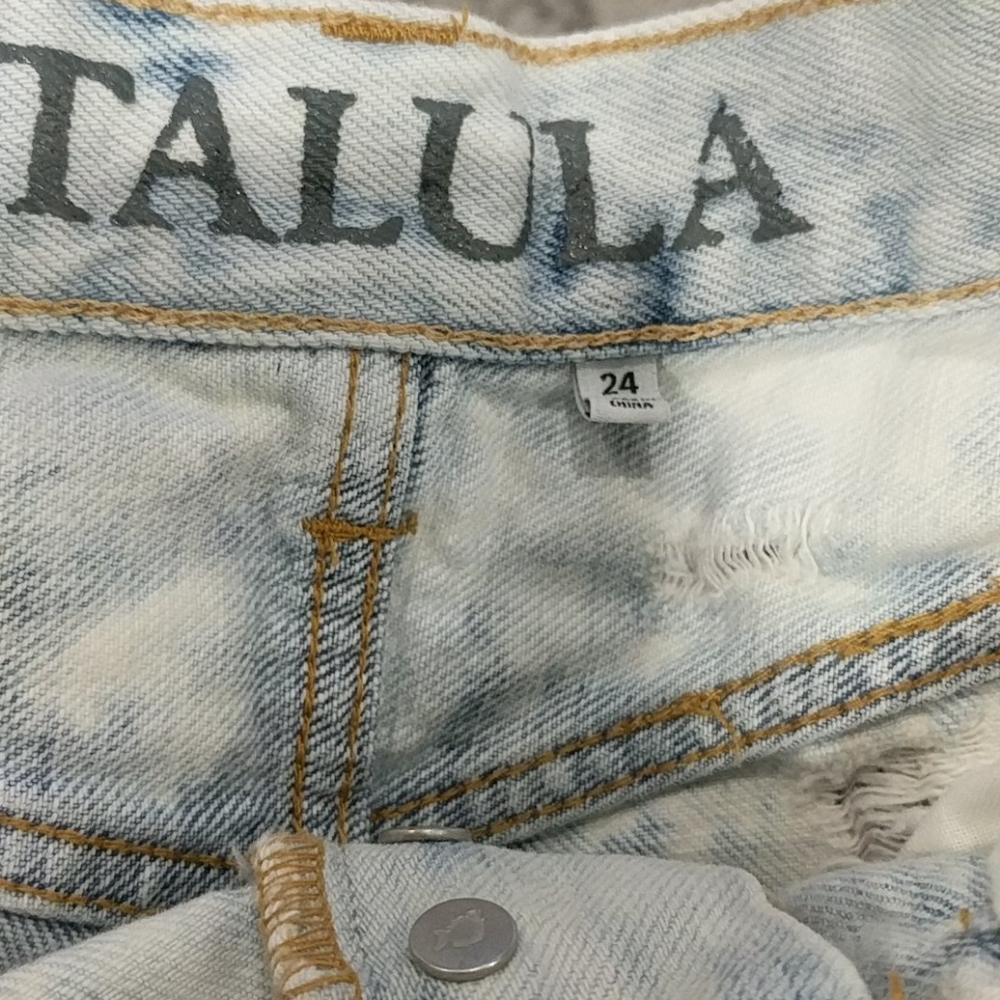 Aritzia Talula Acid wash jean shorts - Picture 3 of 3